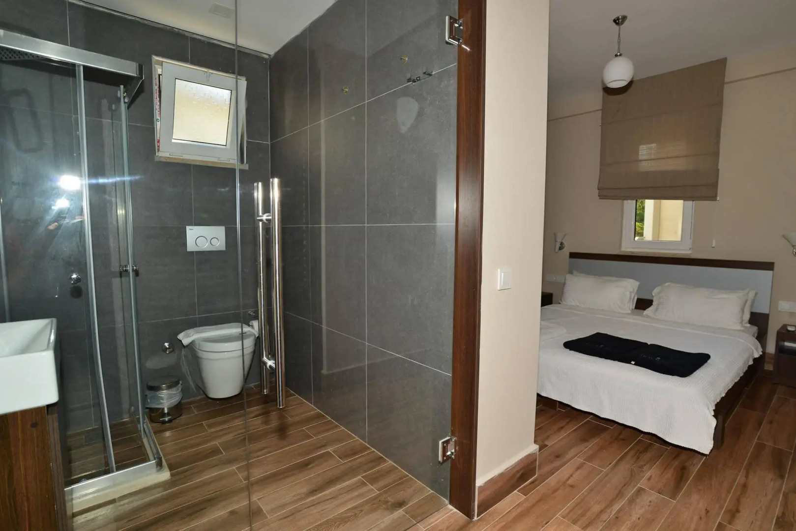 Lighthouse Nadia Aparts