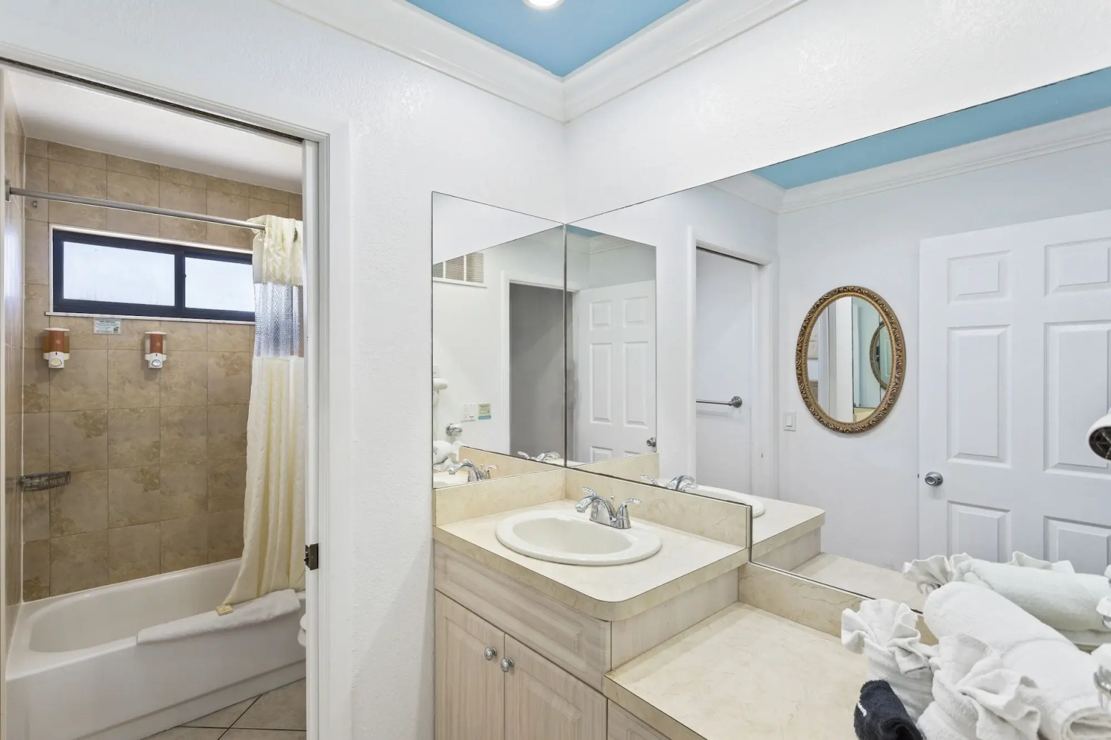 Bayview Plaza Waterfront Resort