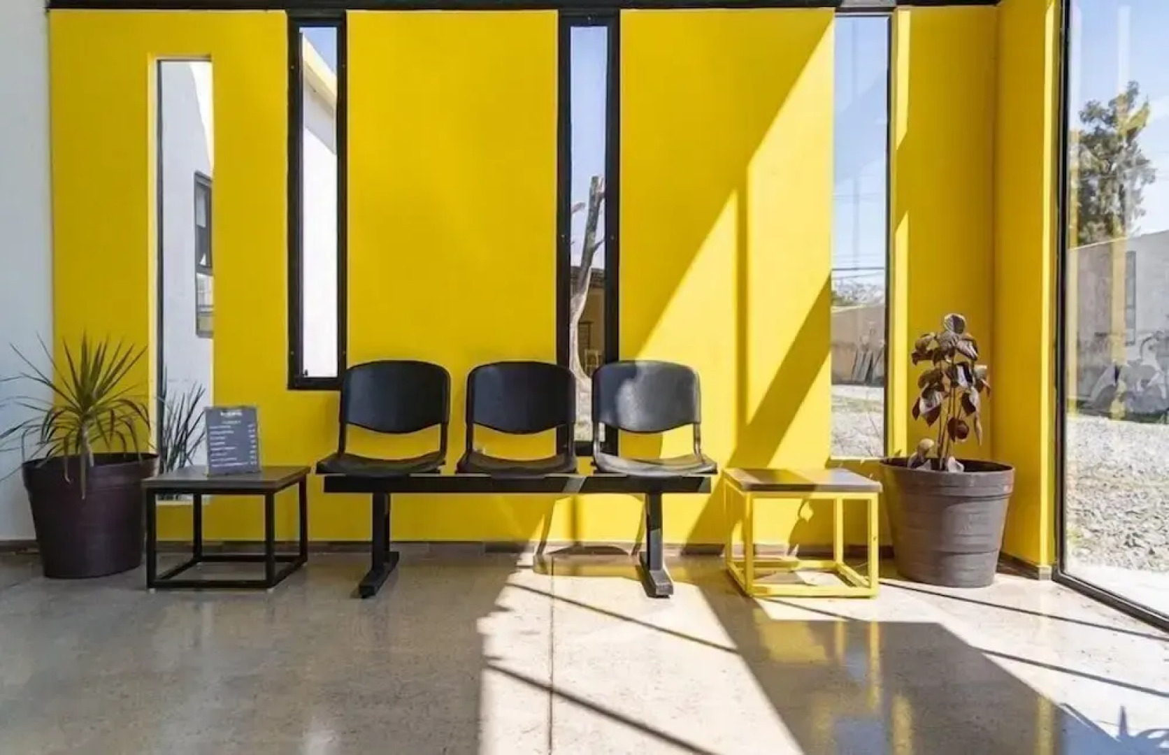 CHECK INN HOSTAL AEROPUERTO GDL - Hostel