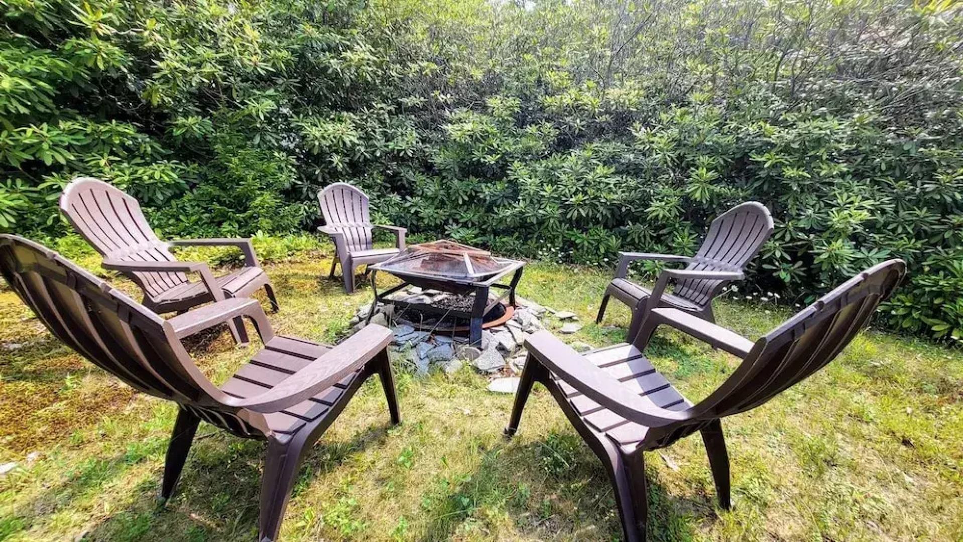 The Nest at Pinecrest by Avantstay Hot Tub Spacious Deck Game Room Fire Pit