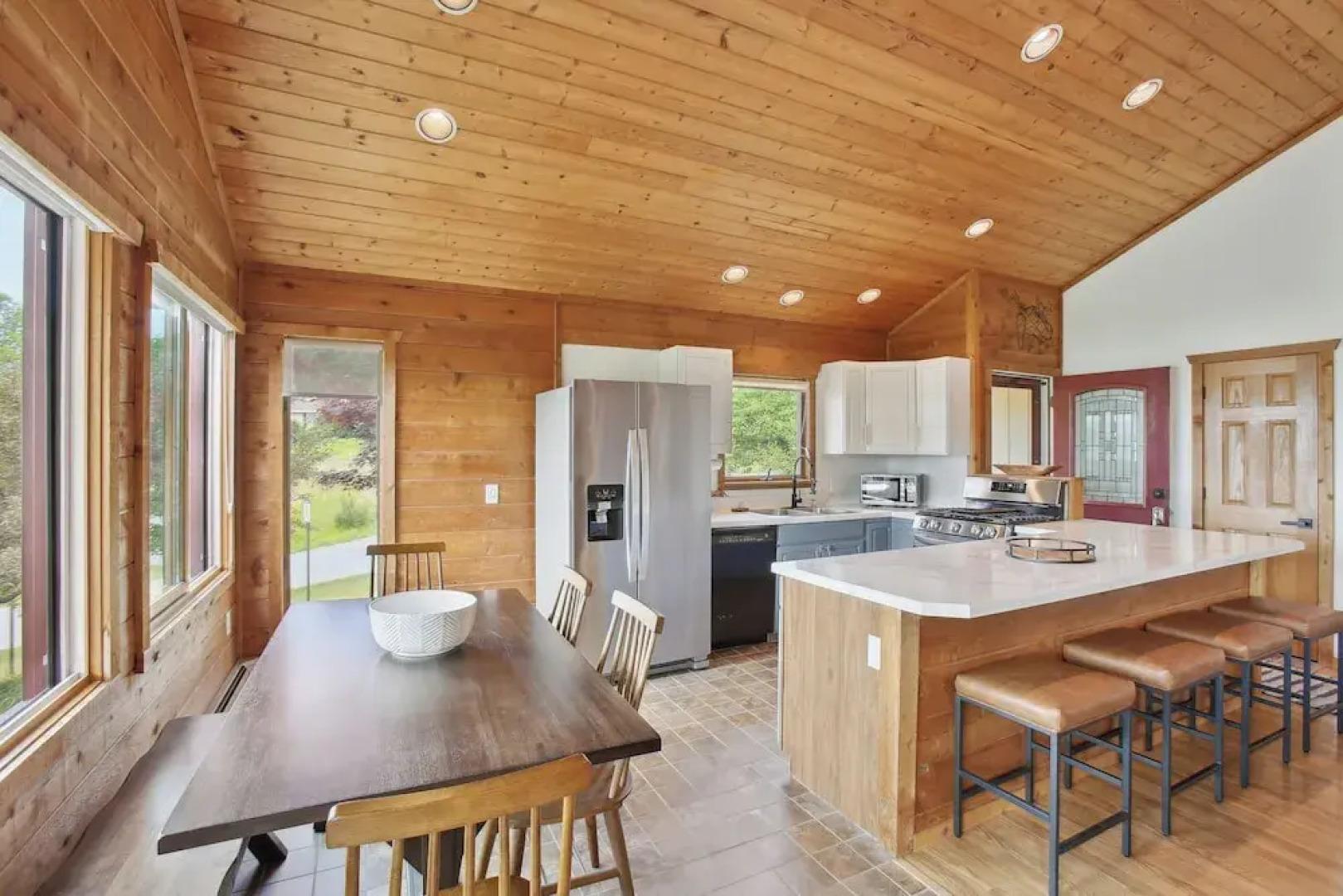 Crystal Lake Vacation Rental, 3 Mi to Betsie River