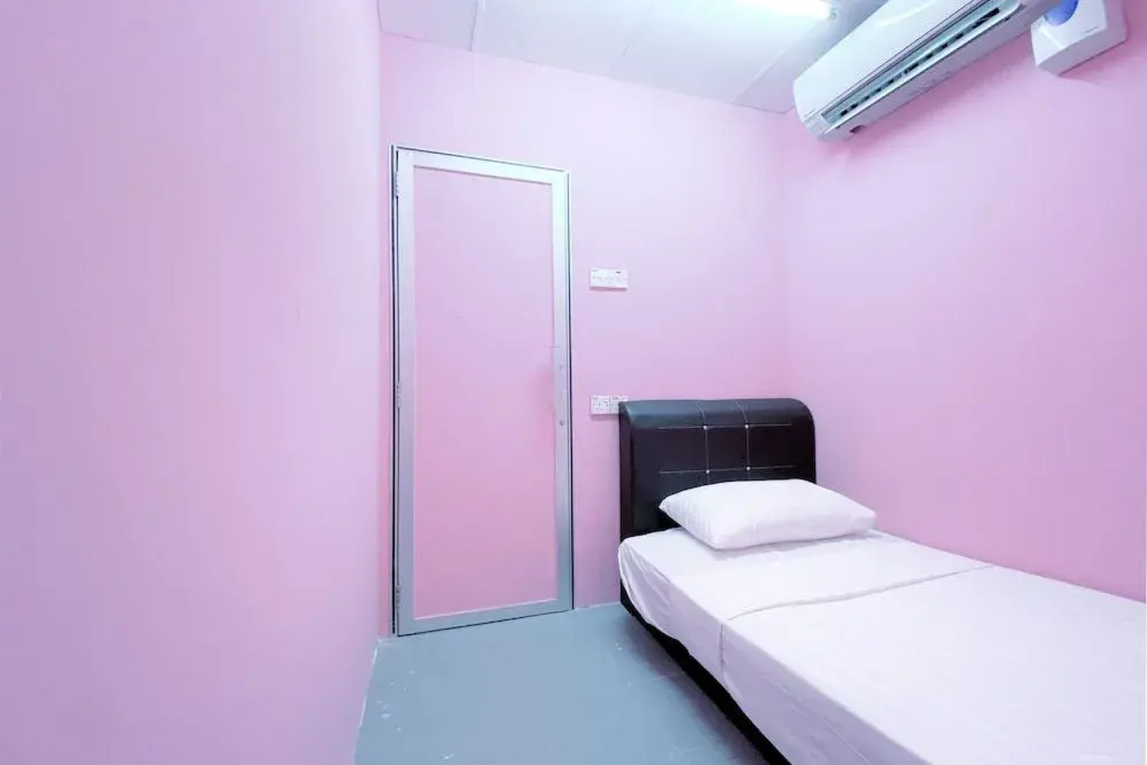 Spot On 90123 Rainbow Guest House