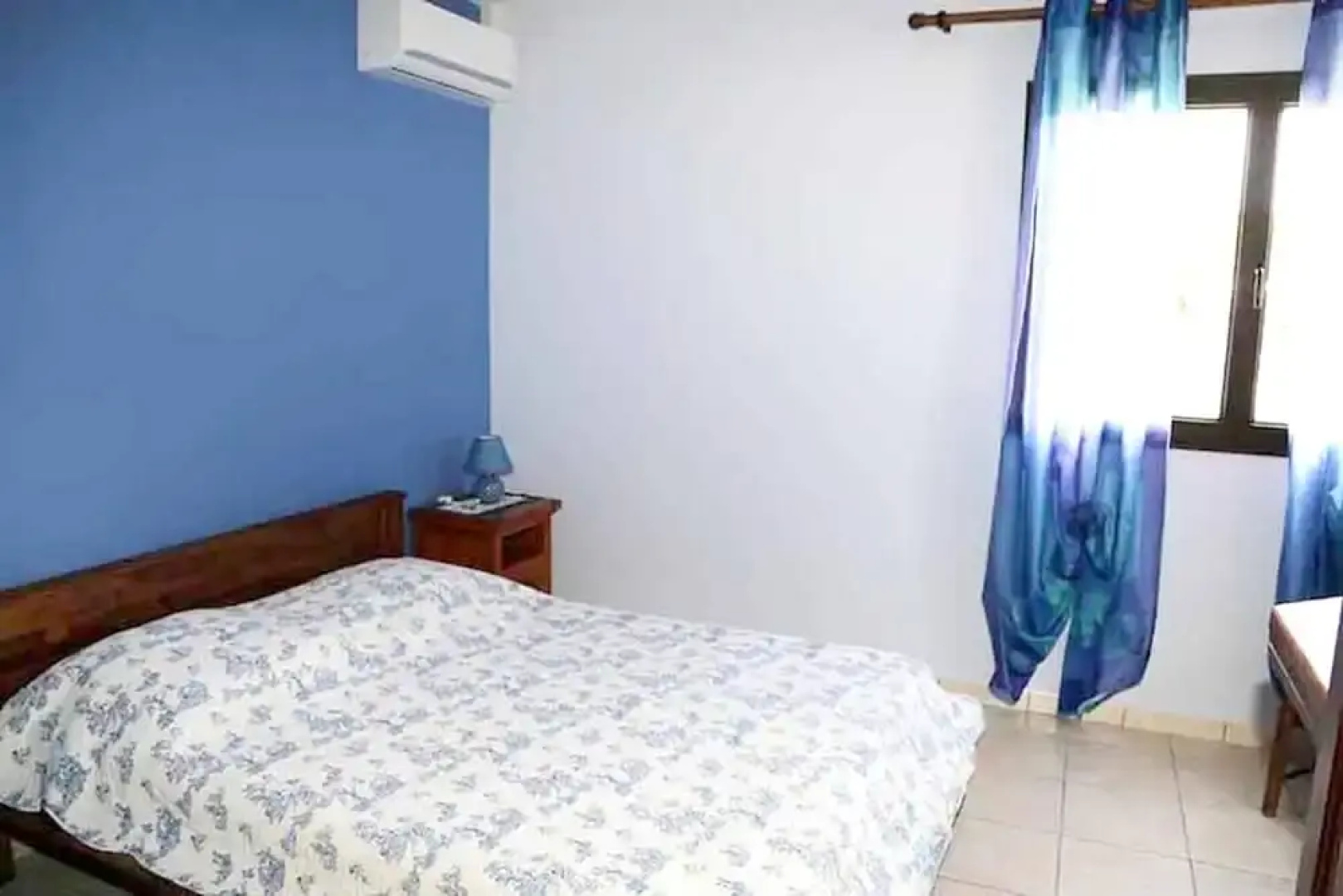 Apartment With 3 Bedrooms in Petite Île, With Wonderful sea View, Enclosed Garden and Wifi Near the Beach