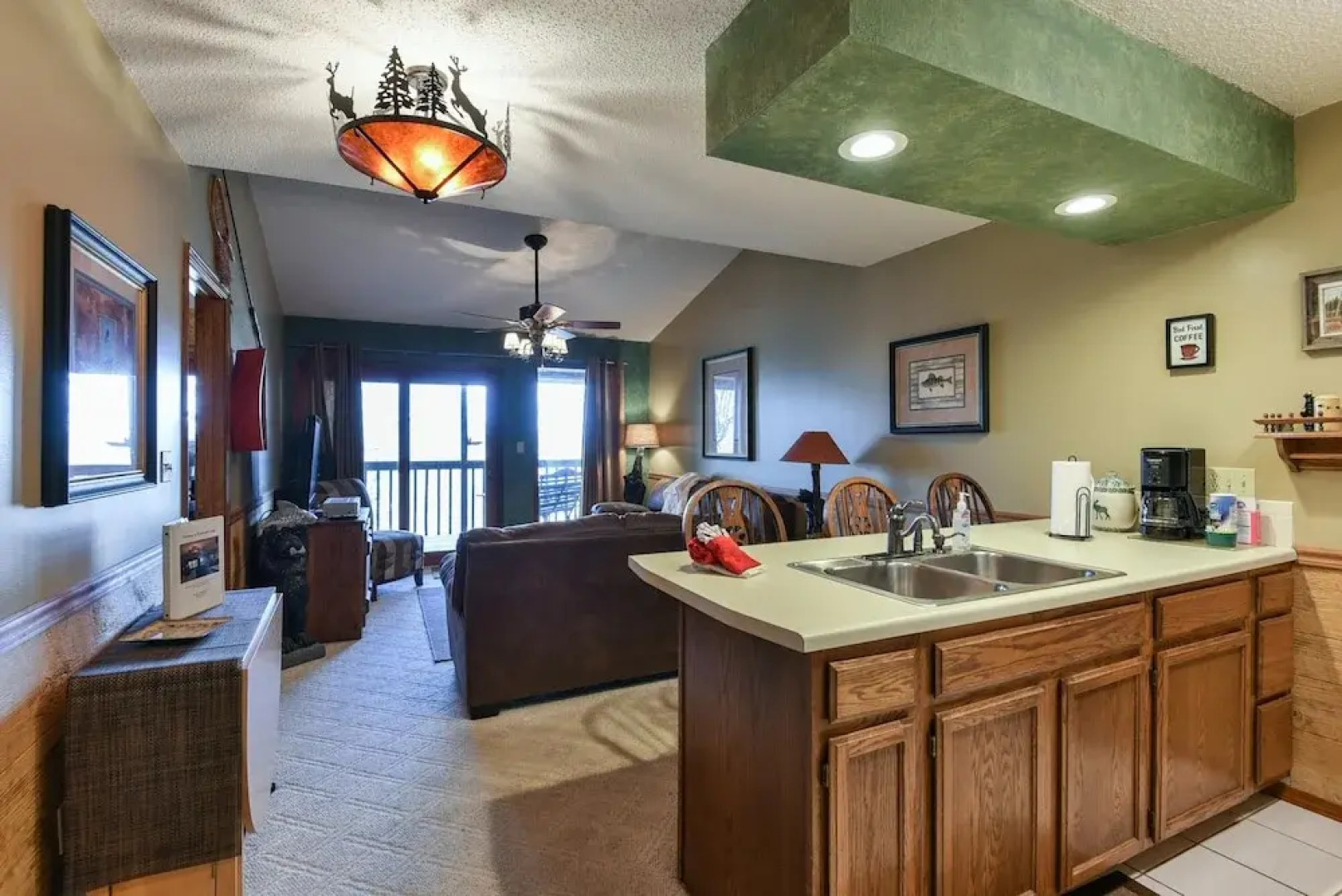 Westcreek Lodge @ Notch-vaulted Ceilings, 2 Pools, Private Lake, 1 Mile to Sdc!