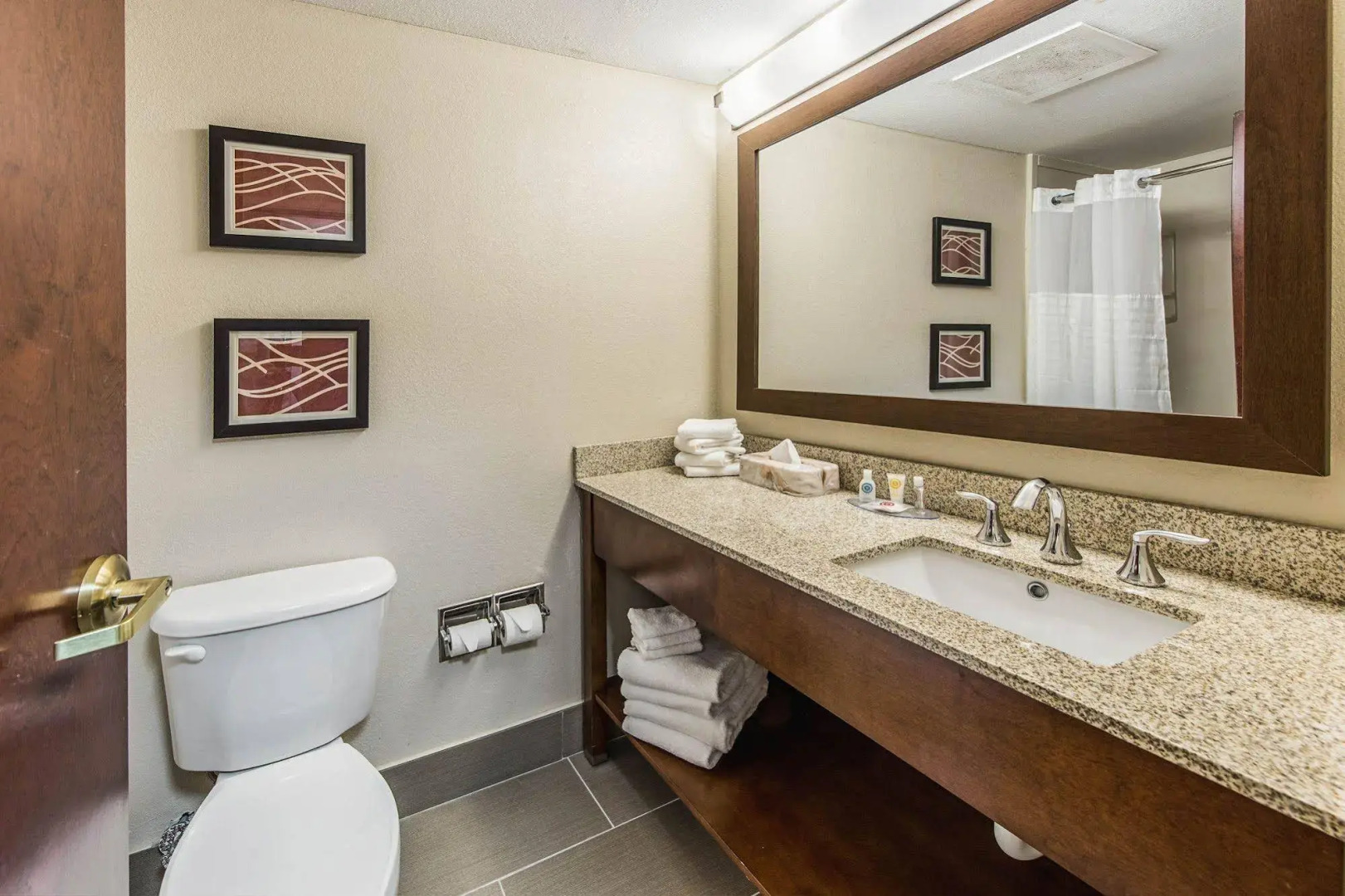 Comfort Inn & Suites Greenwood near University