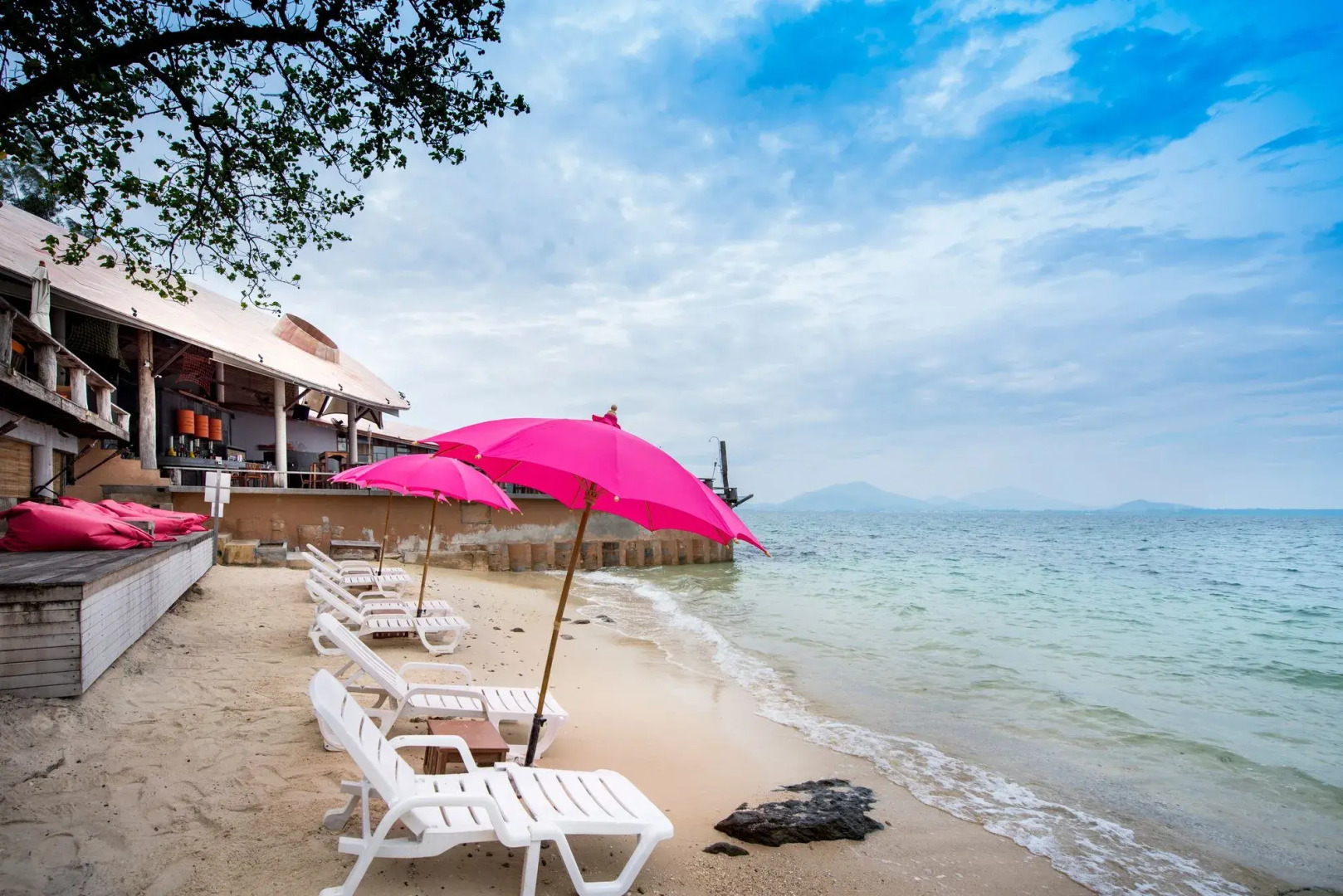 Bar And Bed (sleepless Society @ Samed)