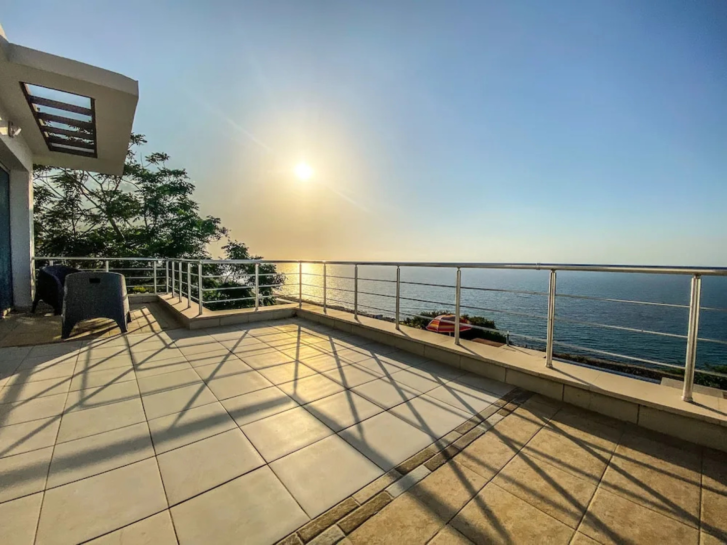 Sea Cliff villa, 4 beds, sleeps 2- 7, Free Wifi, Heated Pool option.