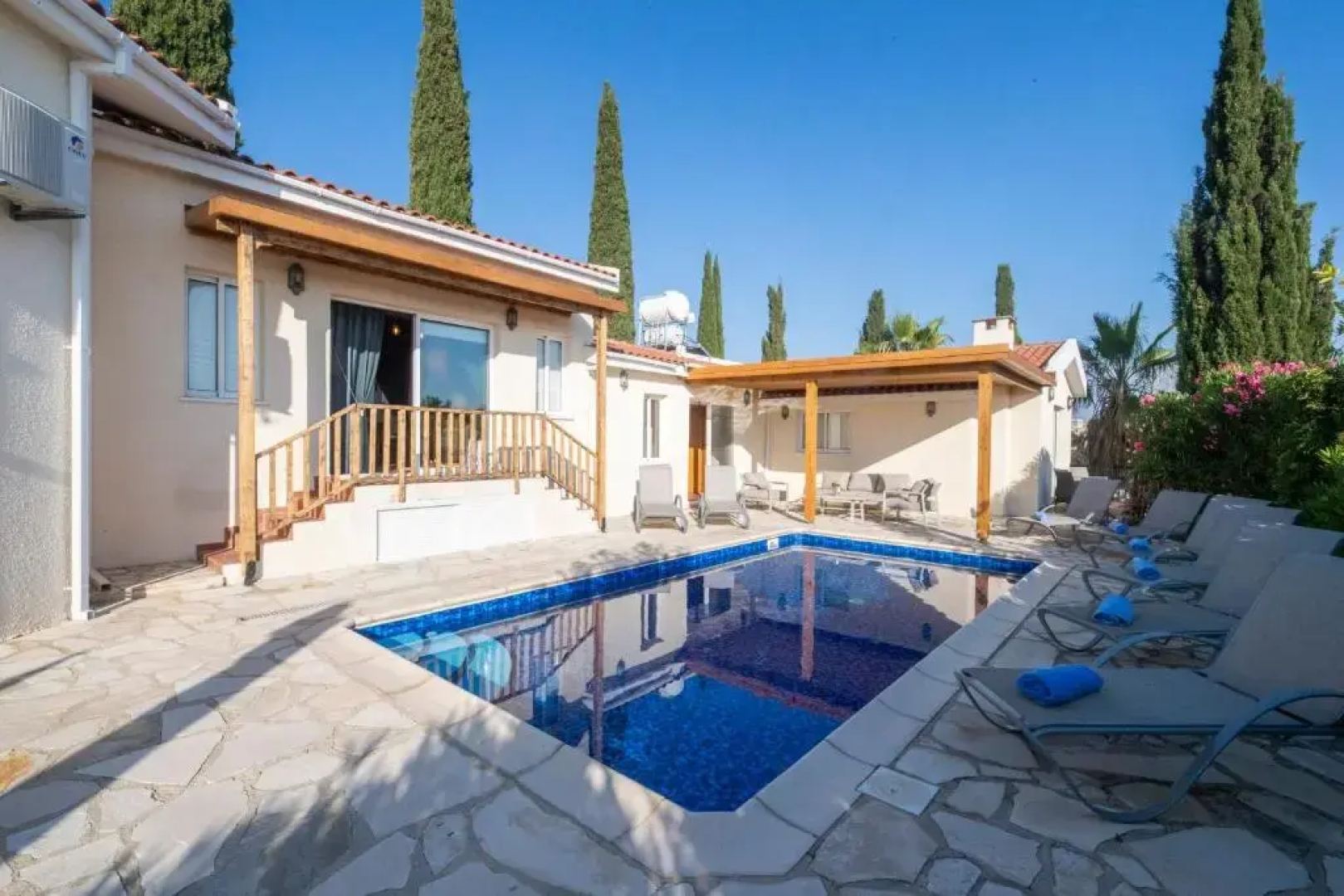 5 bed Villa in Tala, Pool & Panoramic Sea view