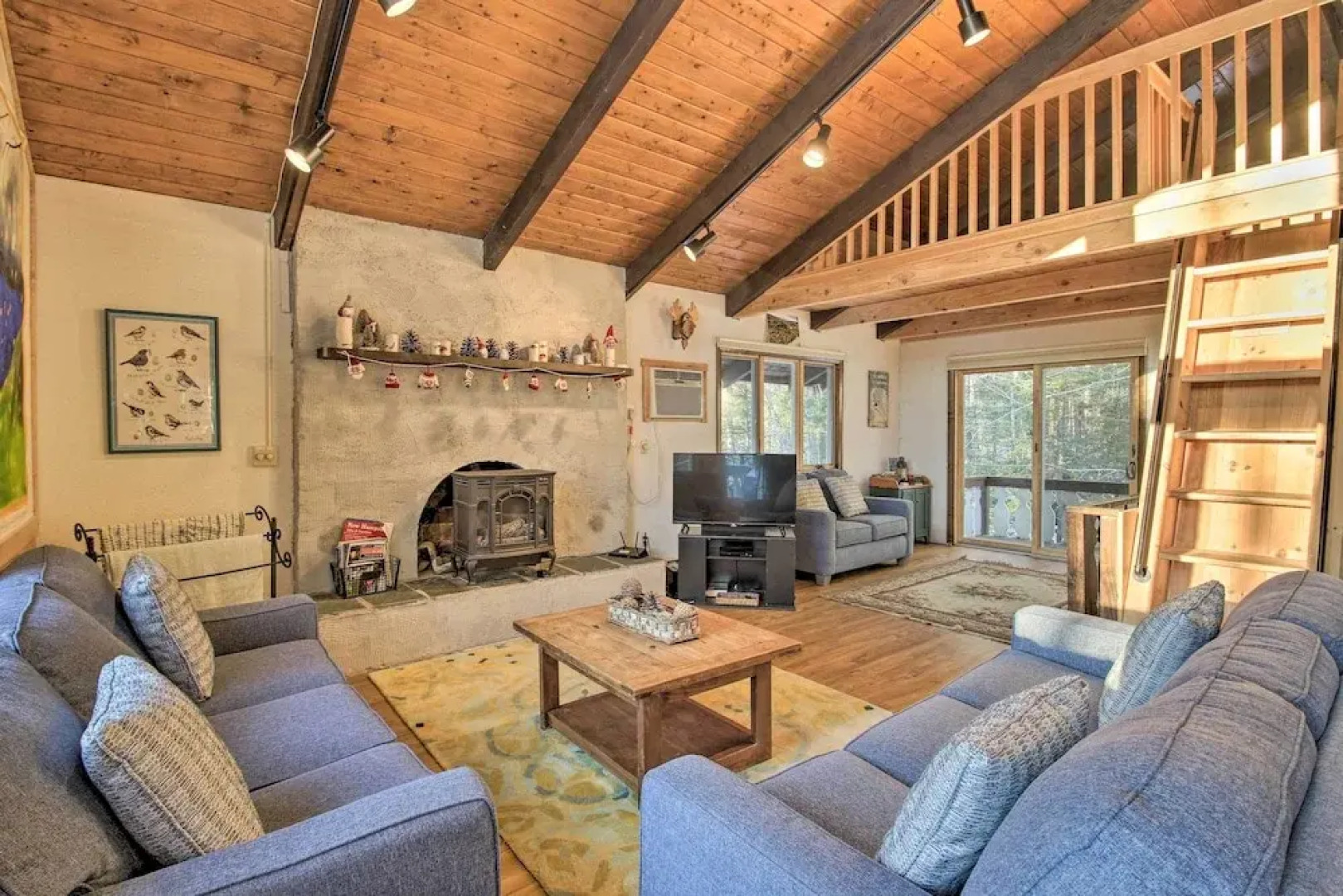 Beautiful Chalet ~ 5 Miles to Attitash Mountain