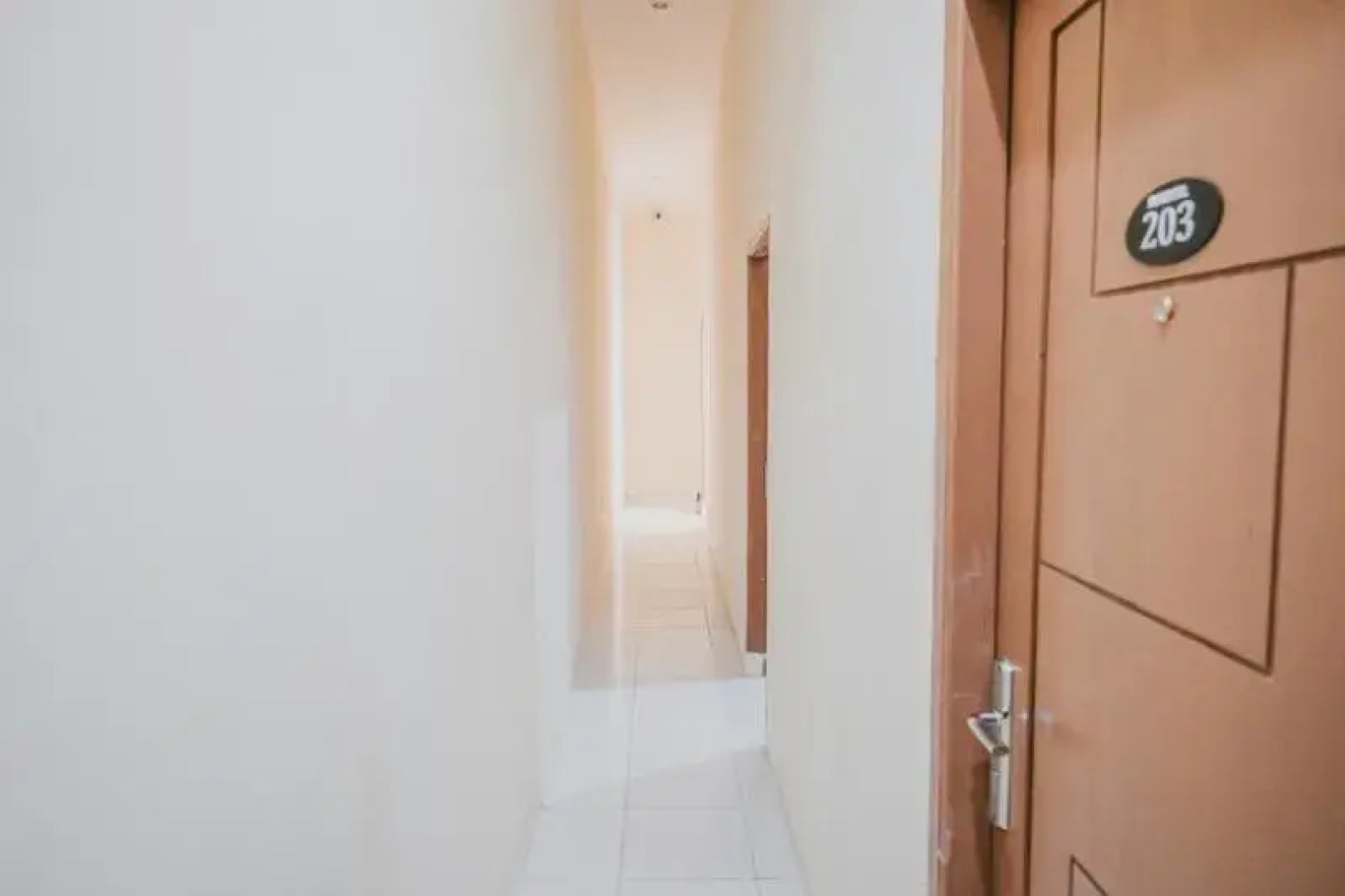 RedDoorz near CBD Ciledug