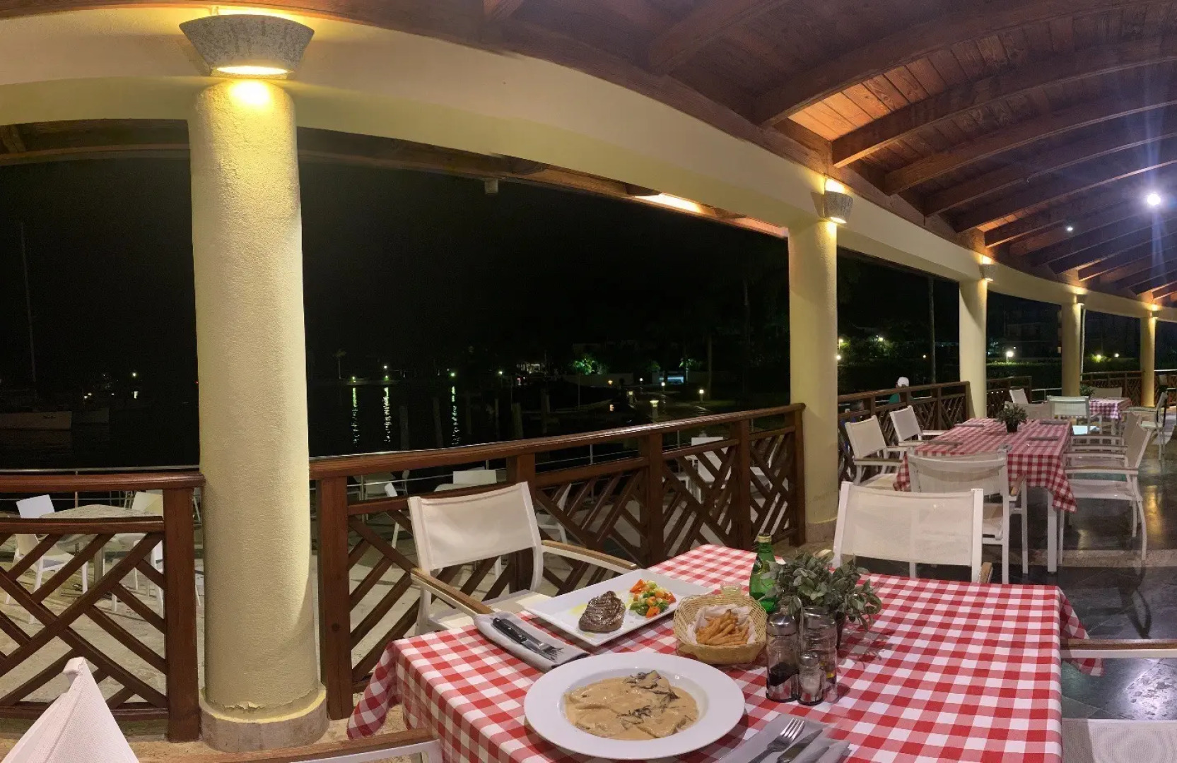 The Bannister Hotel & Yacht Club