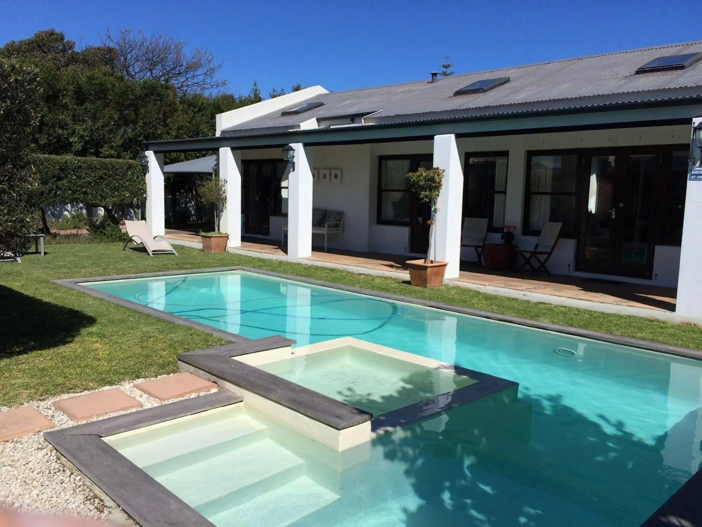 Sixteen Guest House on Main