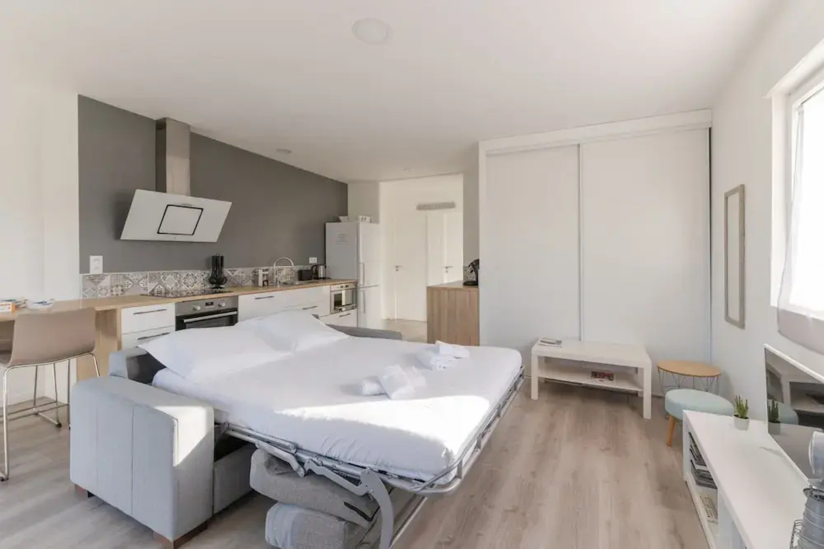 Apartment in Ploudalmezeau Near Treompan Beach