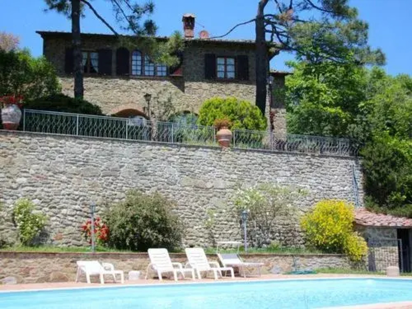 Beautiful Private Villa for 10 People with Private Pool, WIFI, TV, Pets Allowed and Parking