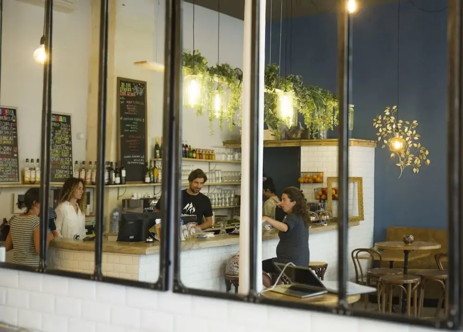 Georges Hostel & Café