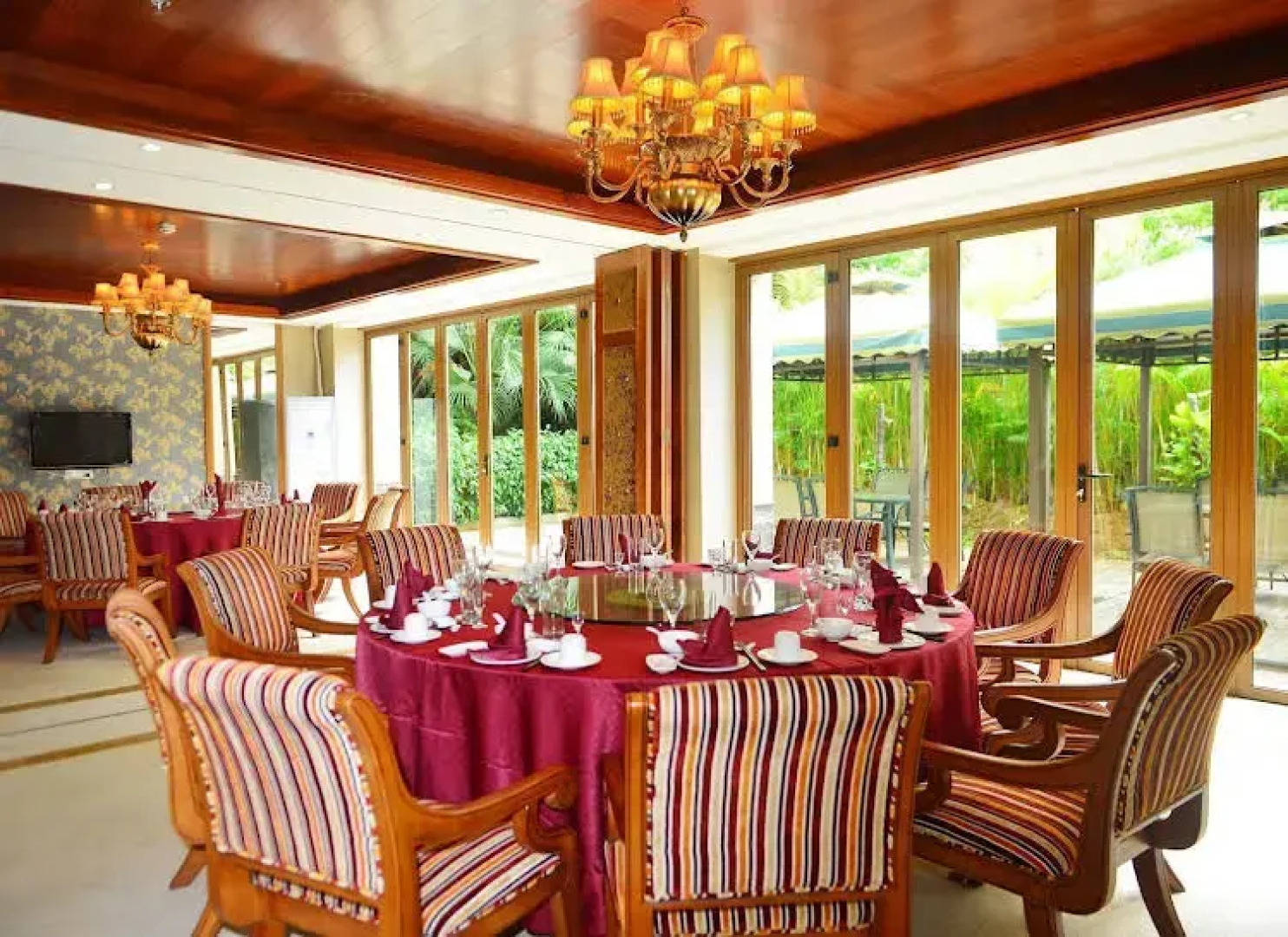 Xinglong Old Banyan Hotel