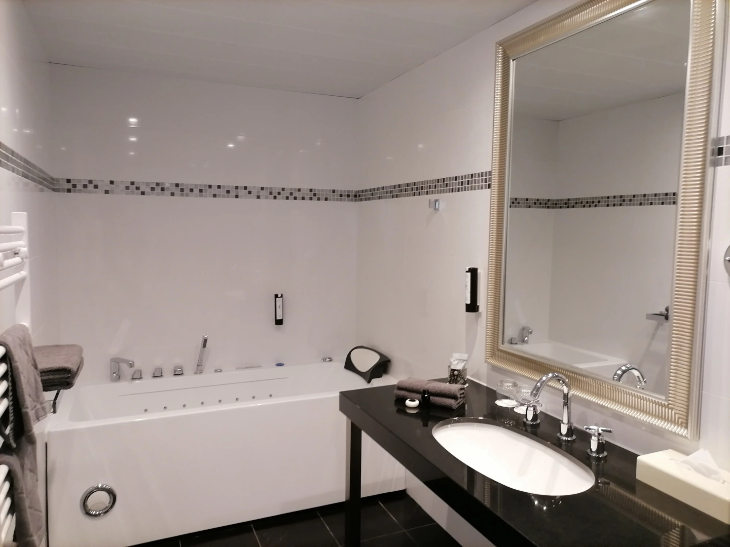 Henry II Hotel