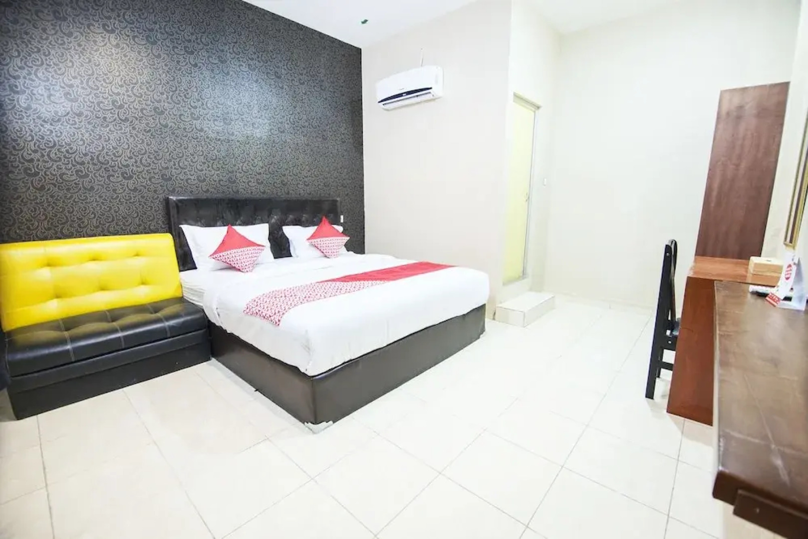 Coin Mulia Hotel By OYO Rooms