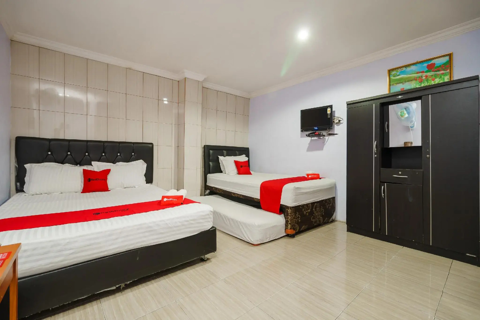 RedDoorz near Danau Toba Parapat