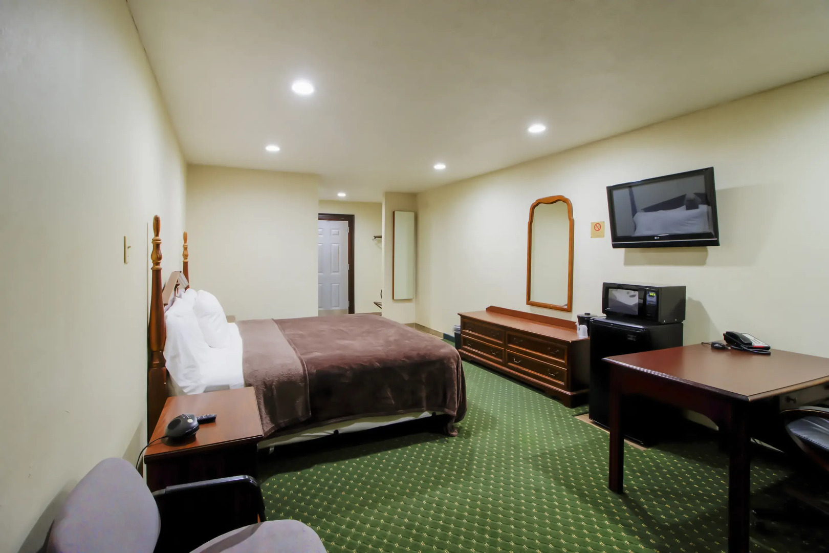 OYO Pinewood Inn & Suites Silsbee
