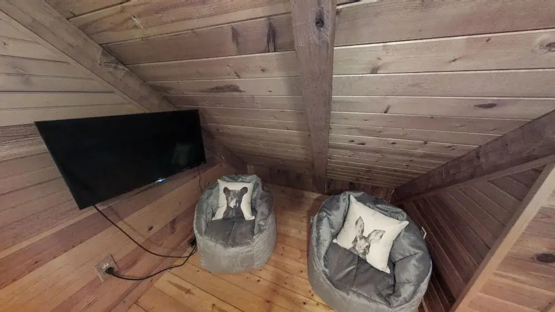 A Slice Of Heaven 2 Bedroom Cabin by RedAwning