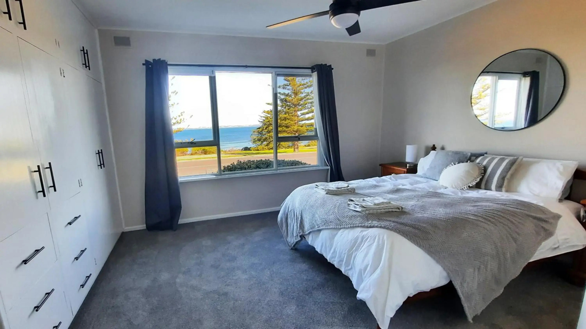 Captains on-the-seafront - 4 br stunning sea views