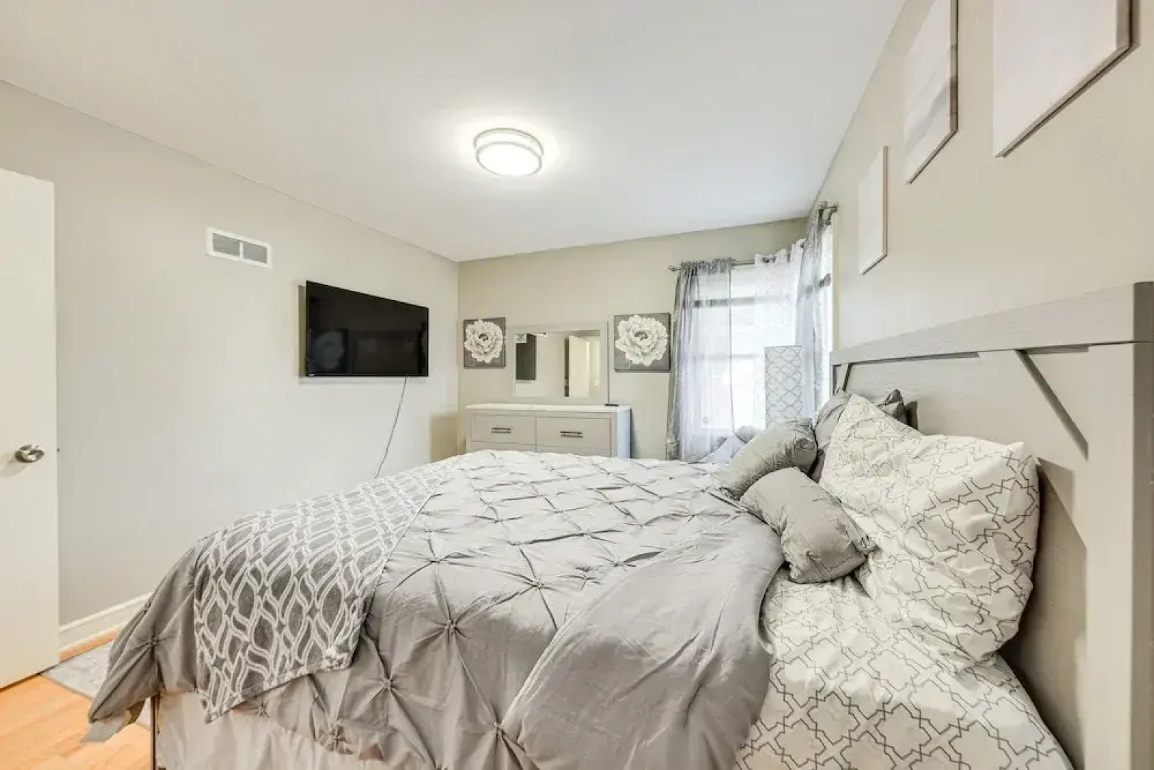 Milwaukee Vacation Rental ~ 7 Mi to Lake Michigan