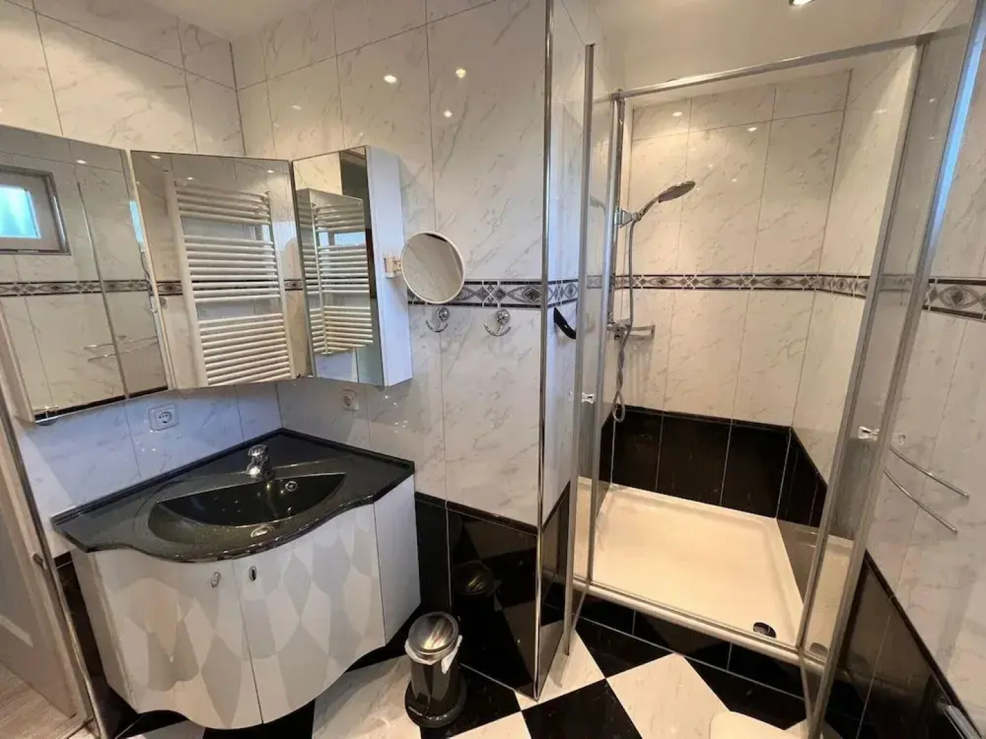 Bungalow in Makkum Near Lake Beach