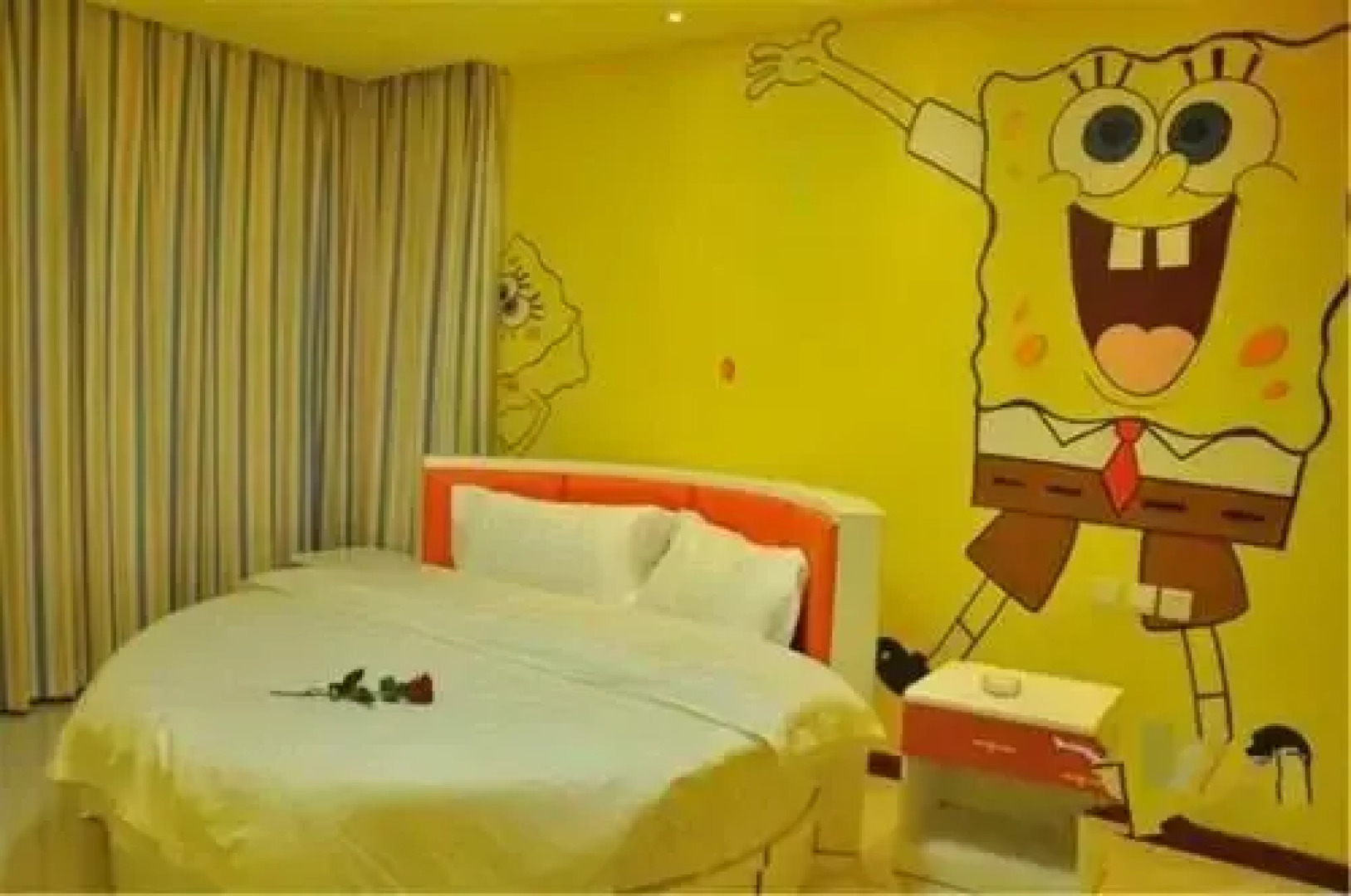 Huazhong Theme Apartment Hotel