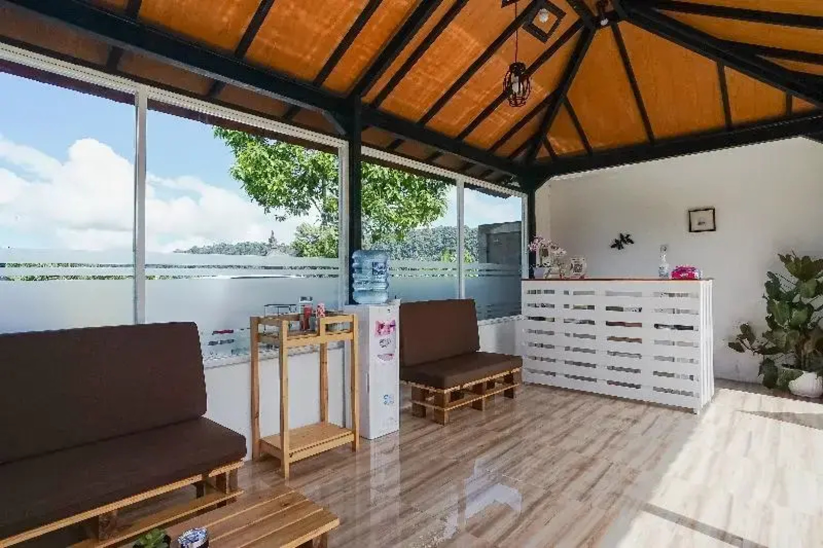 Container Smart Stay (CSS)