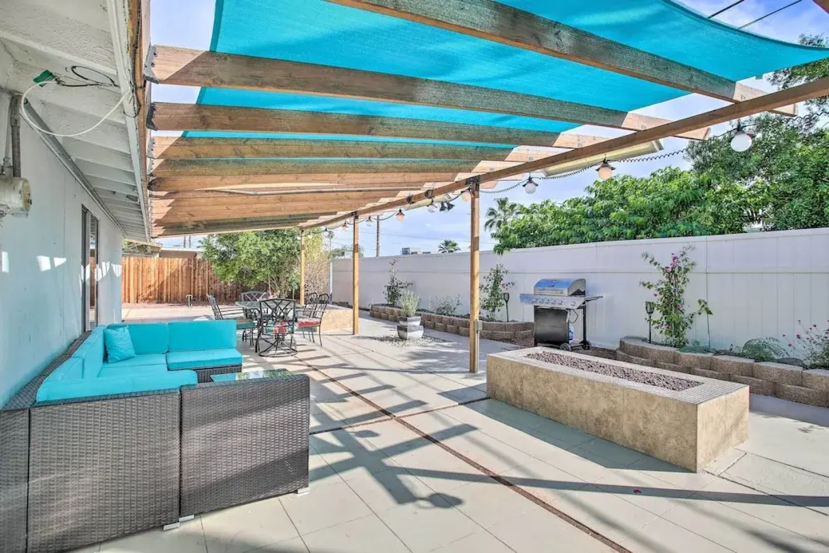 Chic Palm Springs Home w/ Patio, Grill & Yard