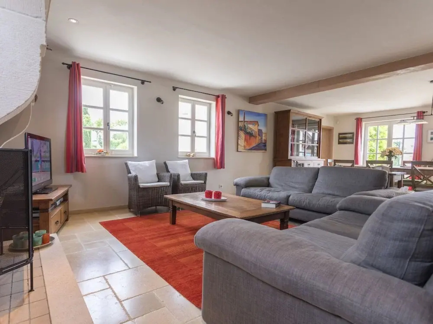 Stunning Villa With Heated Private Swimming Pool in Peaceful Location