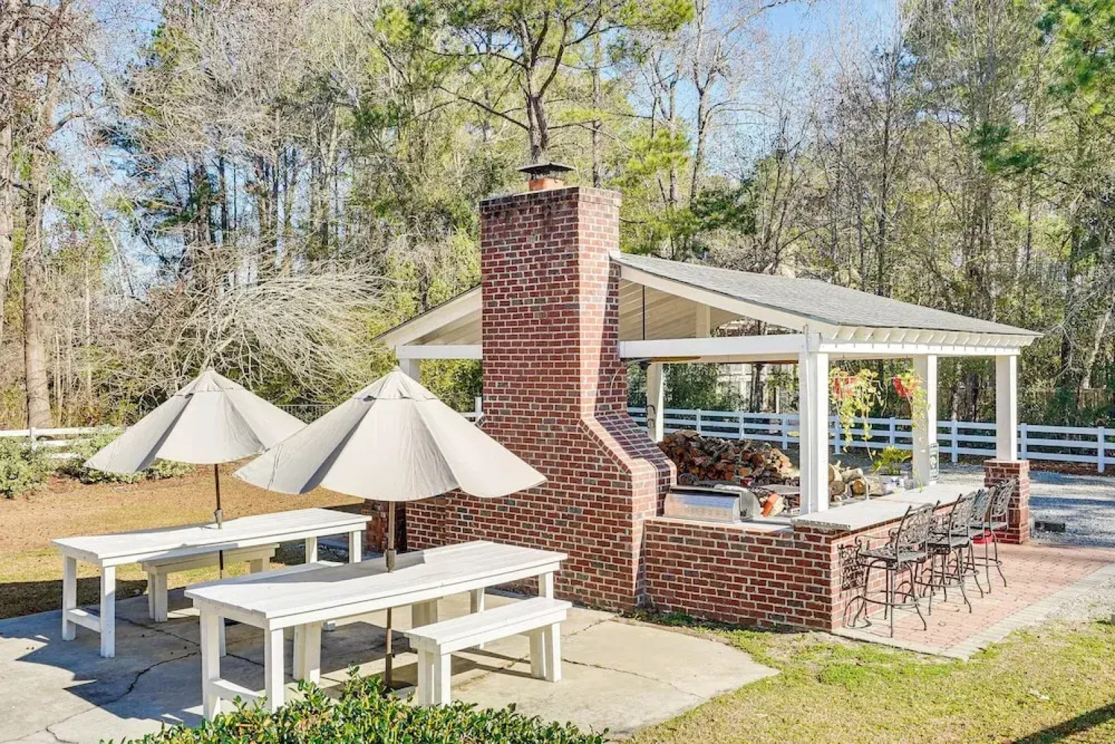 Charleston Home: Game Room, Large Deck & 2 Grills!