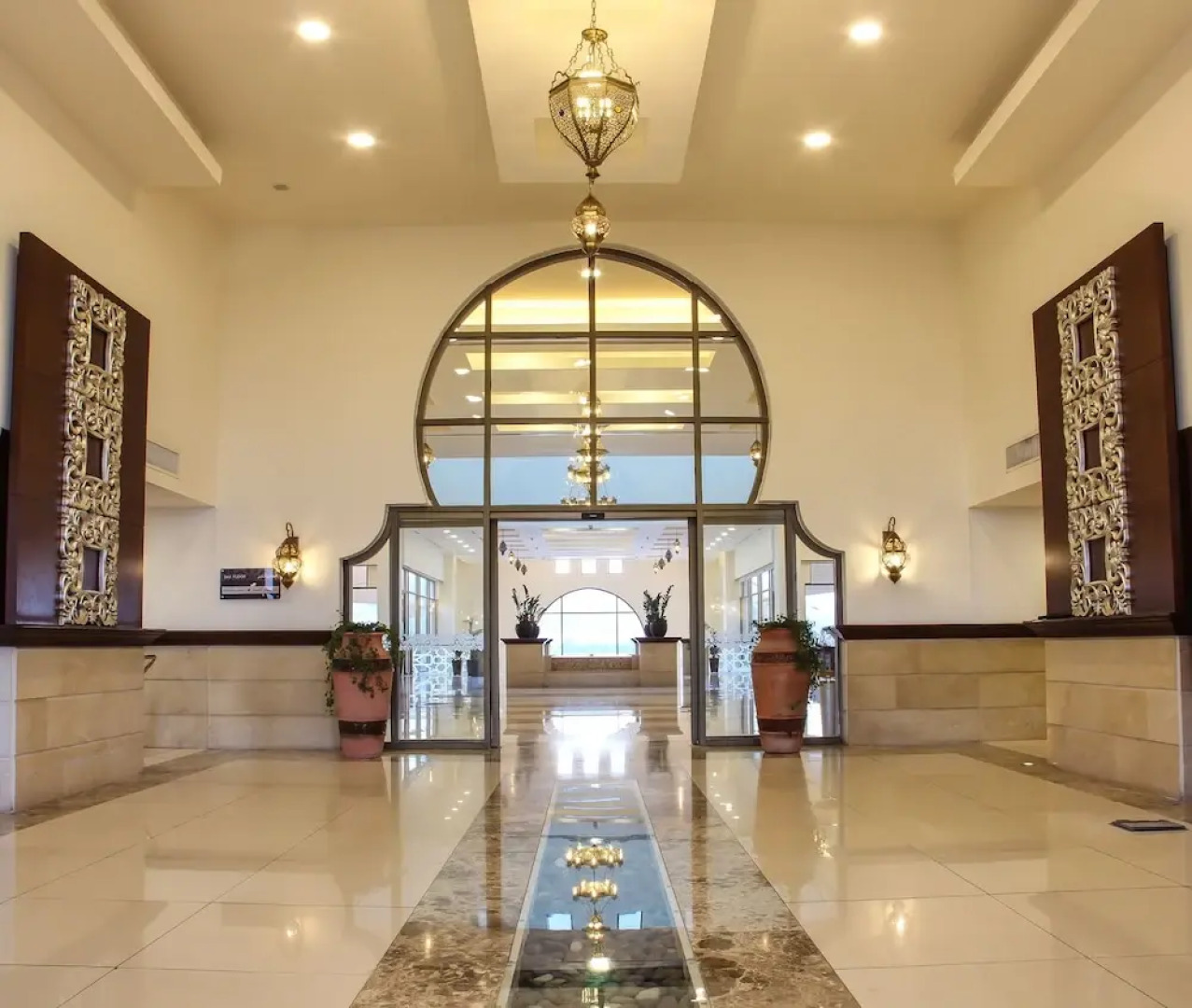 Lagoon Hotel & Resort