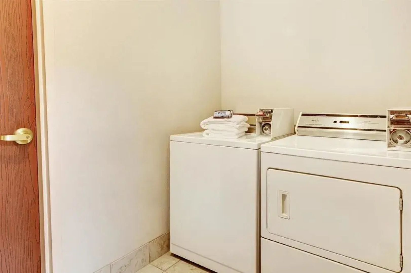 Days Inn Suites Airport Southwest