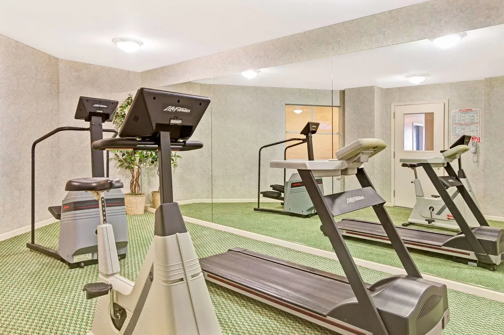 Hotel Aluxor SFO