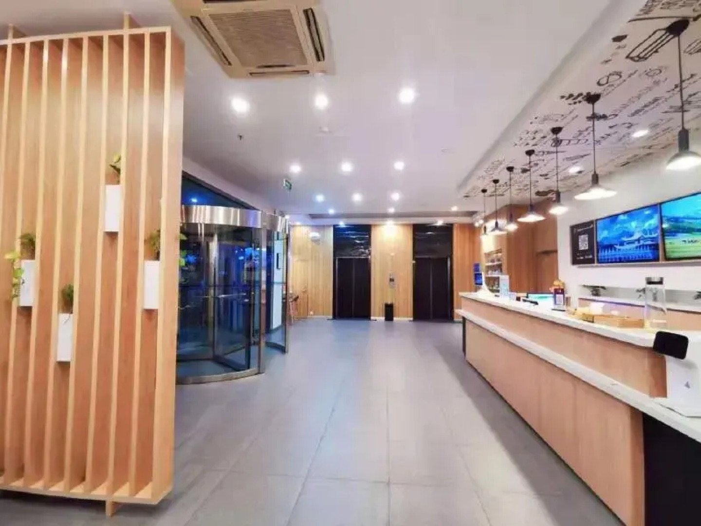 Hanting Hotel Weihai Railway Station