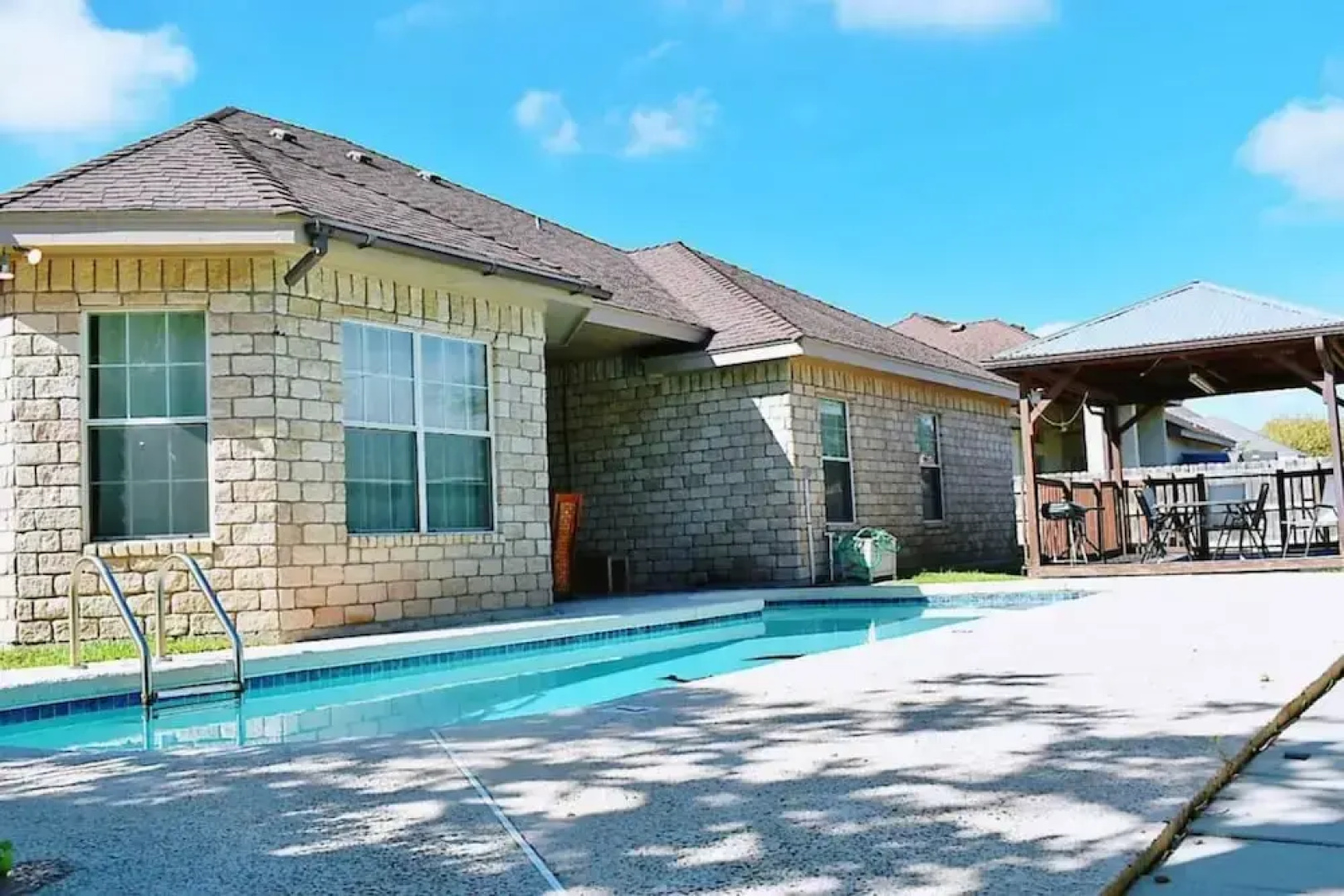Beautiful House With Pool