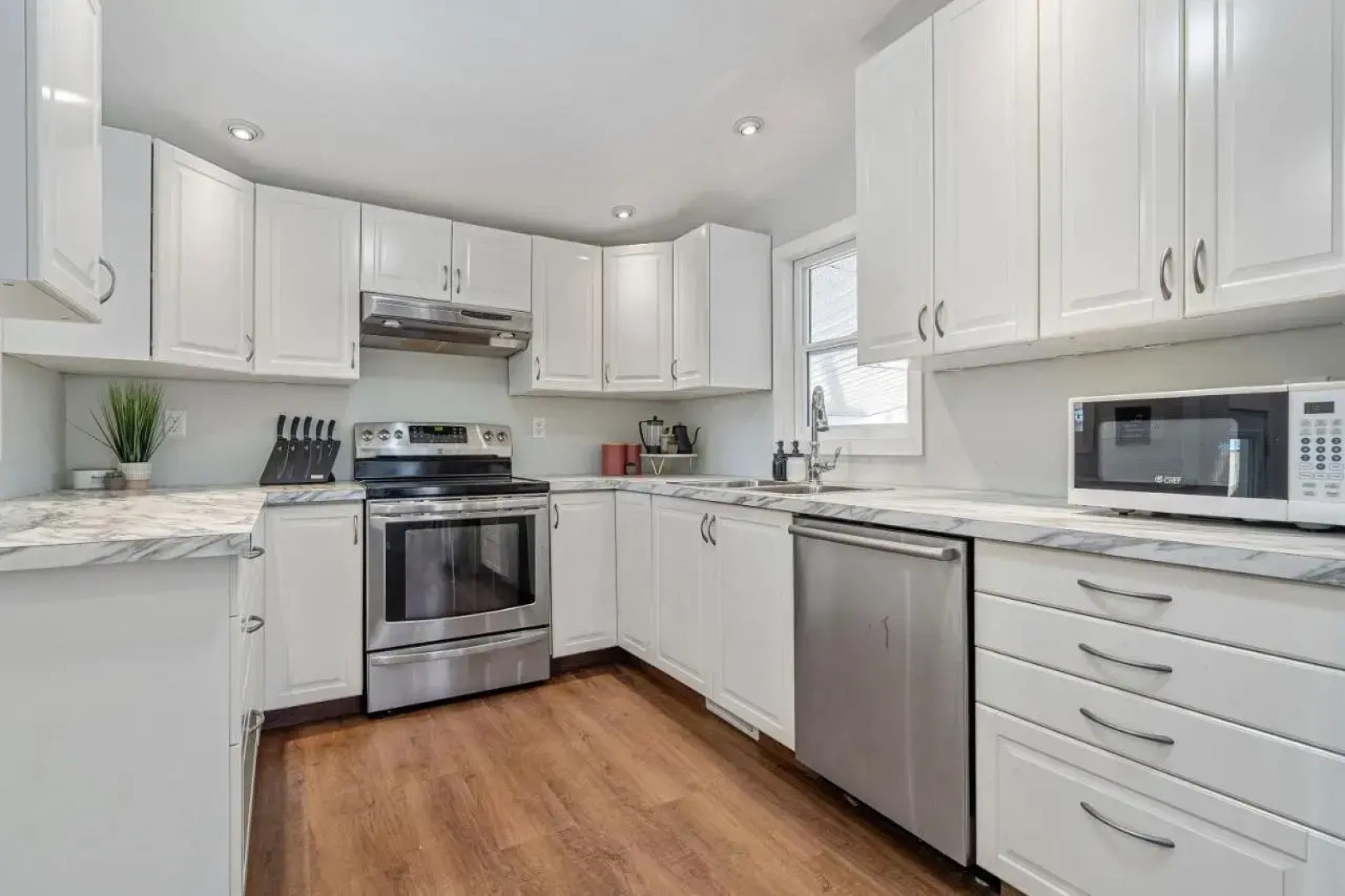 Timber Valley I HotTub I PingPong I Sleep 14 I BBQ