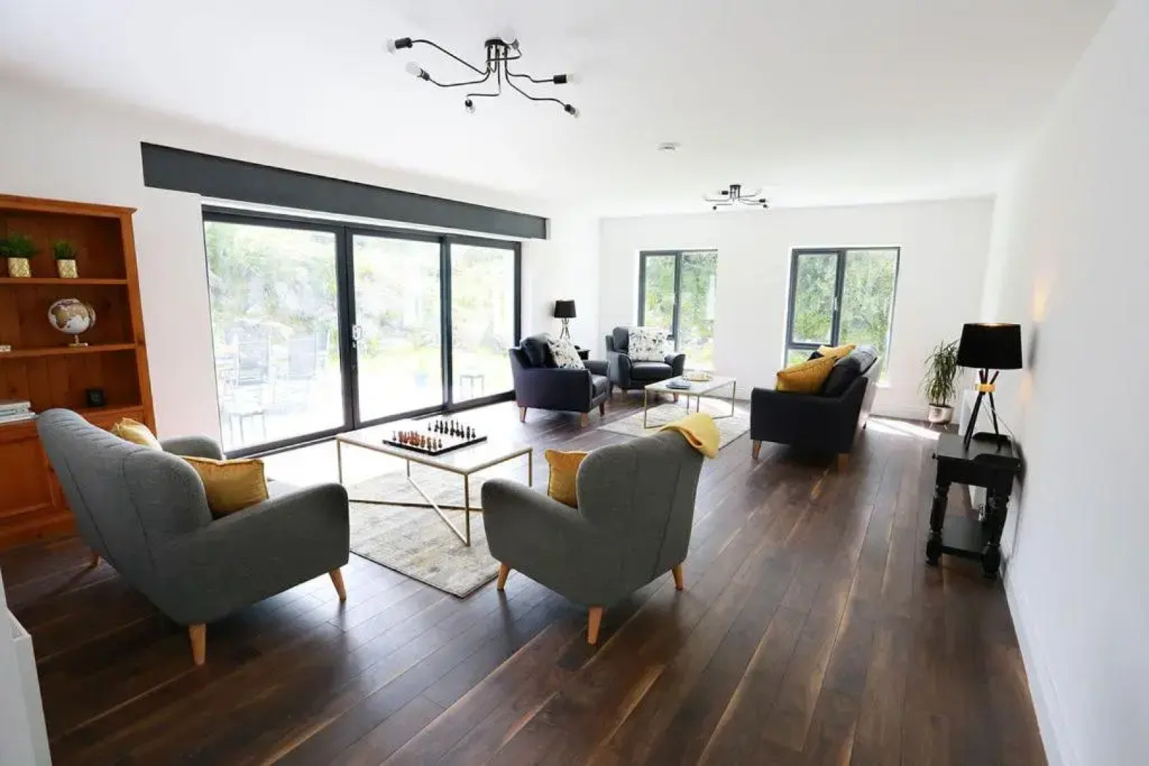 Luxury 6 Bedroom Spiddal Villa, Jacuzzi, Balcony