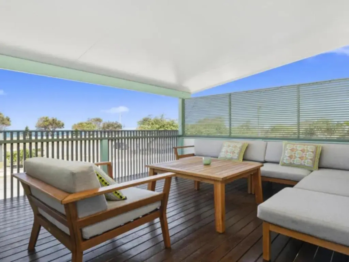 Woorim Beach House with Water Views