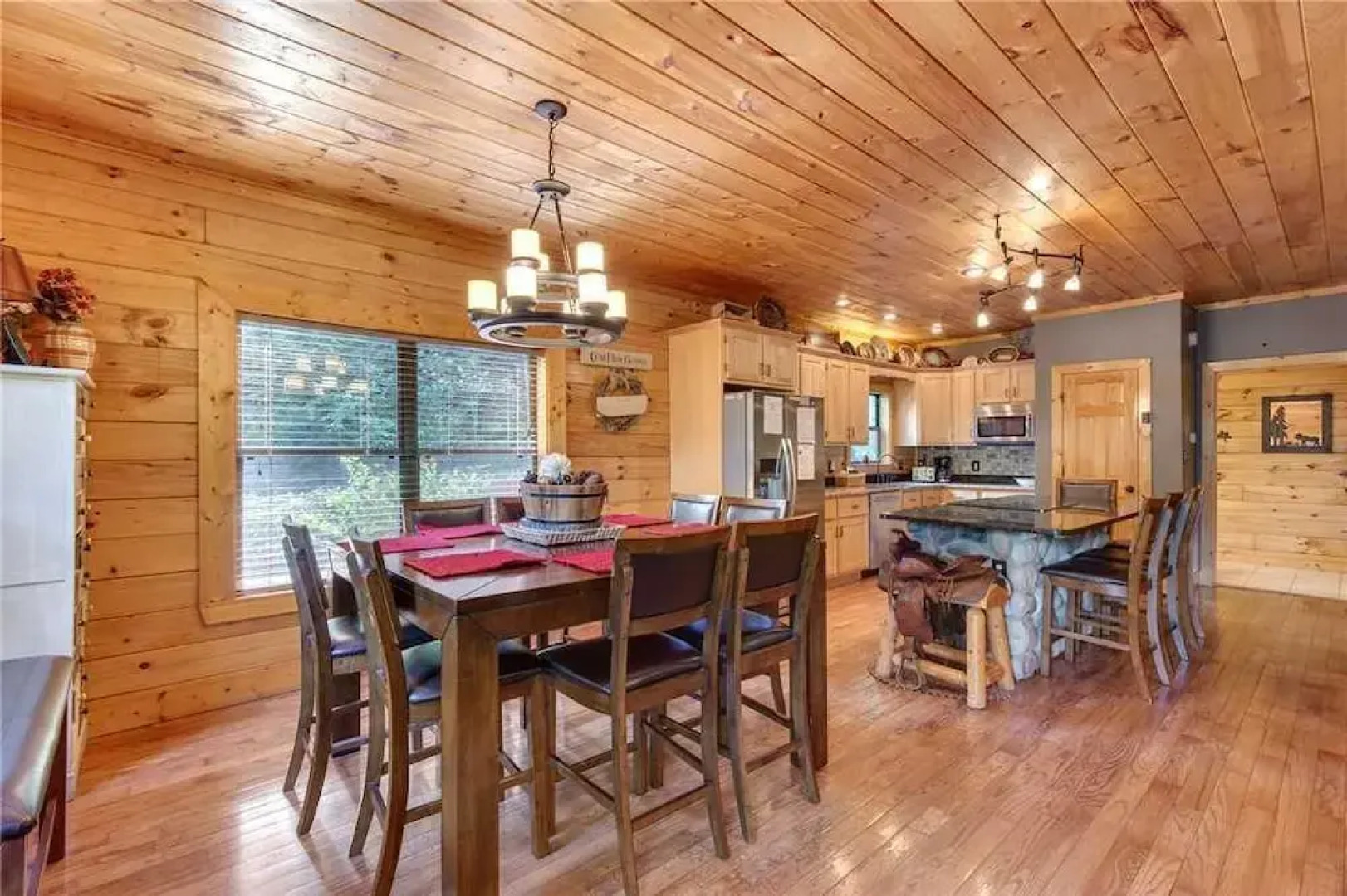 Stonebrook Lodge - Four Bedroom Cabin