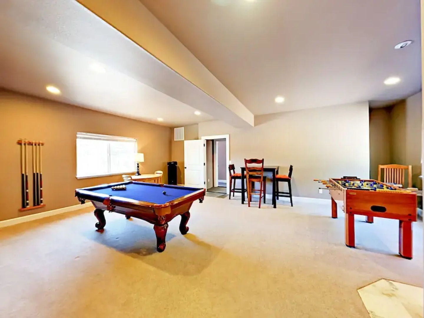 913 Lake Tahoe Blvd Home 4 Bedrooms 3.5 Bathrooms Home