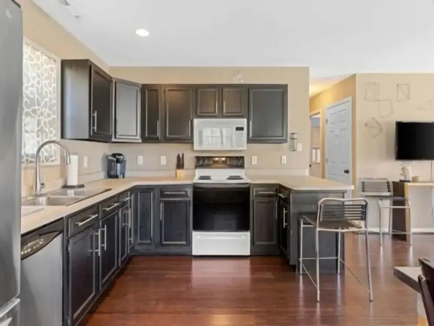 Bikinis / Martinis - The Perfect Spot For Fun Days In The Sun And Salt Air - Be Sure To Check Out Our Beautiful Bike/walking Path 3 Bedroom Townhouse by Redawning