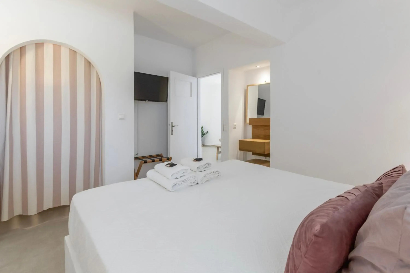 Margarita Studios Ambelas