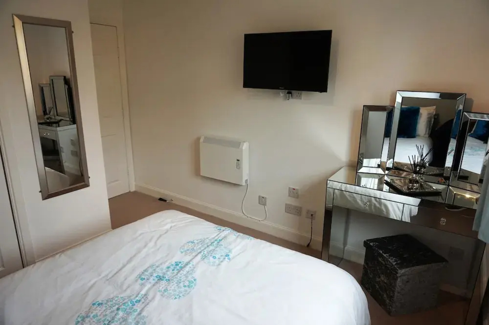 Large Apartment GLA Airport