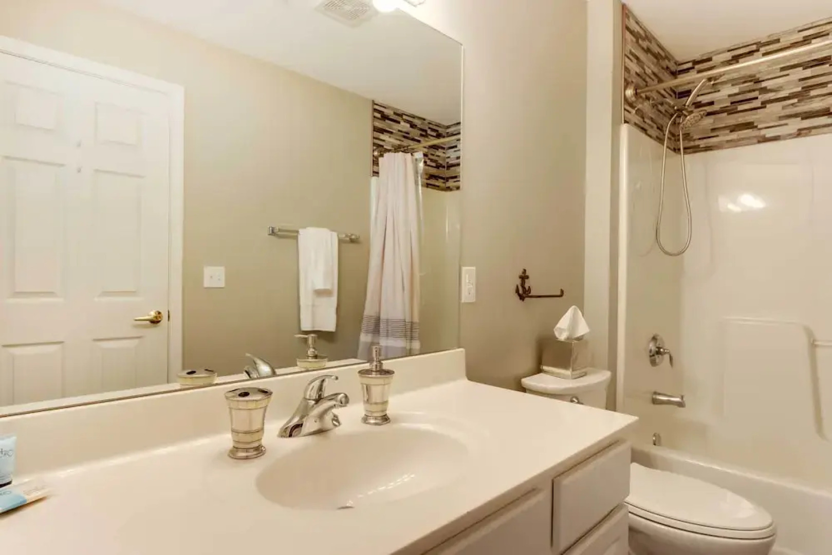 Lakefront Ozark Condo w/ Spacious Balcony!