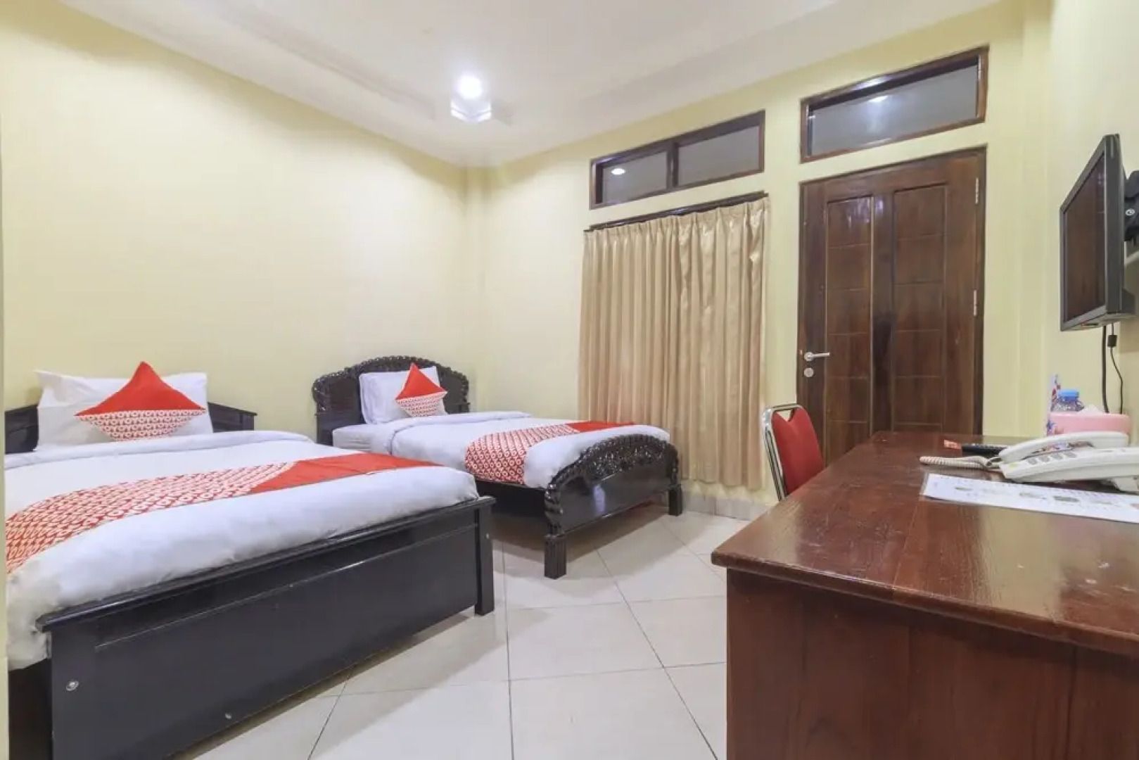 OYO 2814 Debitos Hotel