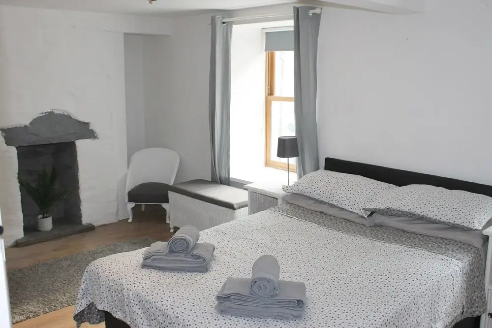 Brackendale Luxury Townhouse, hot Tub,sauna, Games