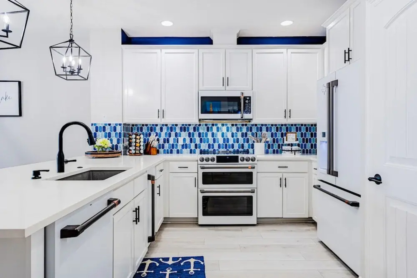 Luxury Waterfront Condo W/pool & Views!